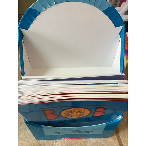 Bob Books Collection 1 Beginning Readers + Amelia Bedelia Hit the Books Lot - Picture 4 of 6